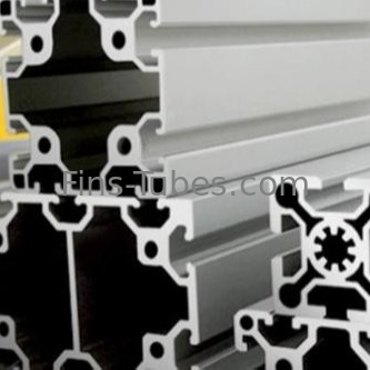 Profil di alluminio del radiatore Resistenza alle alte temperature Buone prestazioni di lavorazione Precise selezione