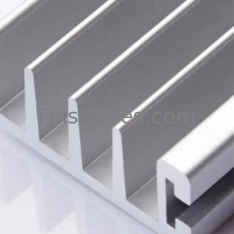 Profil di alluminio del radiatore Resistenza alle alte temperature Buone prestazioni di lavorazione Precise selezione